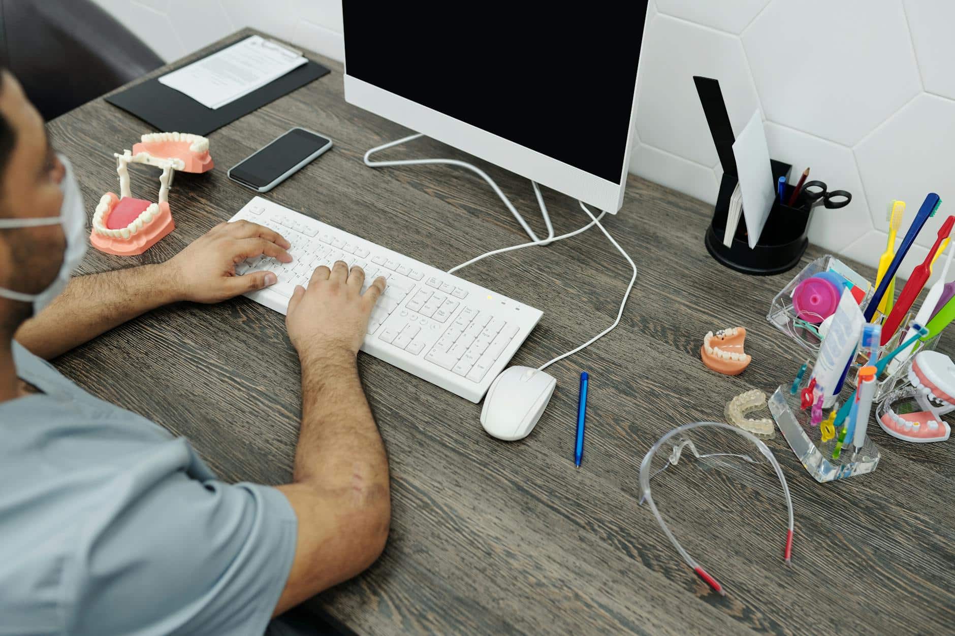 Quais ferramentas digitais ajudam na divulgação de consultórios odontológicos?