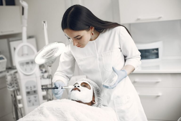 Treinar Secretaria para Clínica de Estética: O Guia Completo